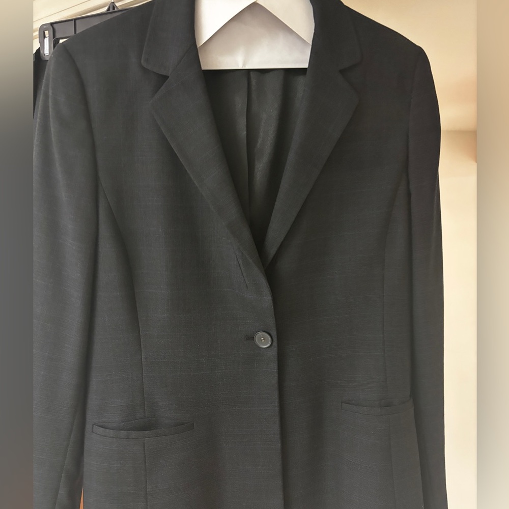 ELIE TAHARI LIKE NEW SUIT SET